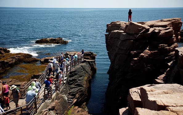 Subir a la cima del Cadillac, el punto más alto de la costa del Atlántico Norte, será una experiencia inolvidable que te permitirá disfrutar de las mejores vistas del 
<a href="https://www.nps.gov/acad/index.htm" target="_blank">parque</a> que tiene una extensión de 120 millas cuadradas. 
<br>
