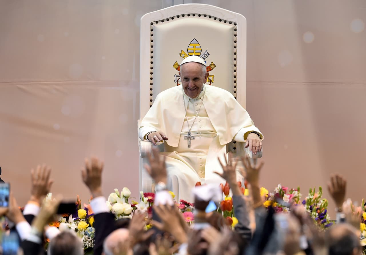 Francisco asiste a un encuentro con el mundo del trabajo en el Colegio de Bachilleres en Ciudad Juárez.