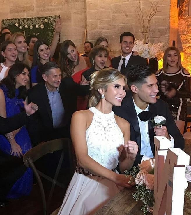 Los amigos más cercanos a la pareja y sus familiares fueron testigos de este enlace.