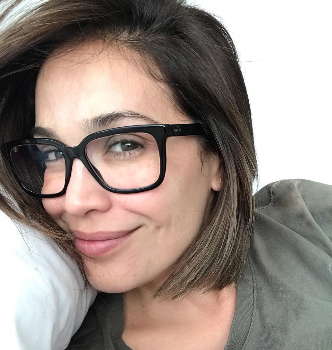 Karla tiene un cutis bien cuidado, por lo que es poco el trabajo que tiene que hacer con su rostro.