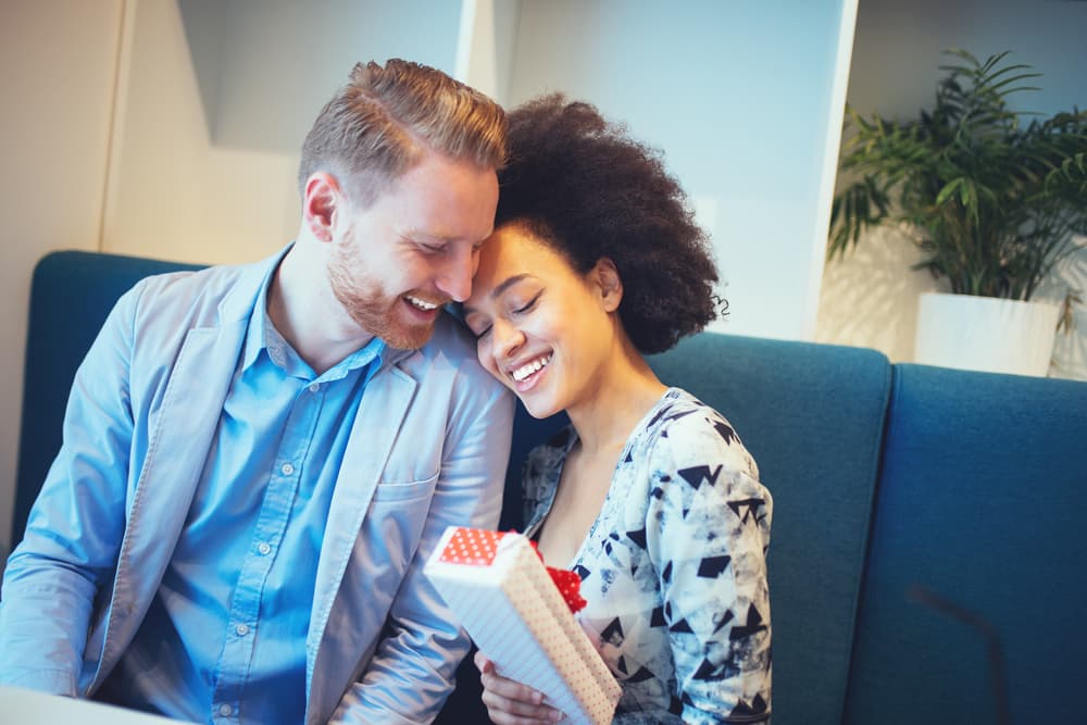 La Luna en Escorpión imparte un tono muy intenso y profundo a todos nosotros, nos despierta los deseos de explorar lo desconocido, nos ayuda a intuir lo que puede suceder.