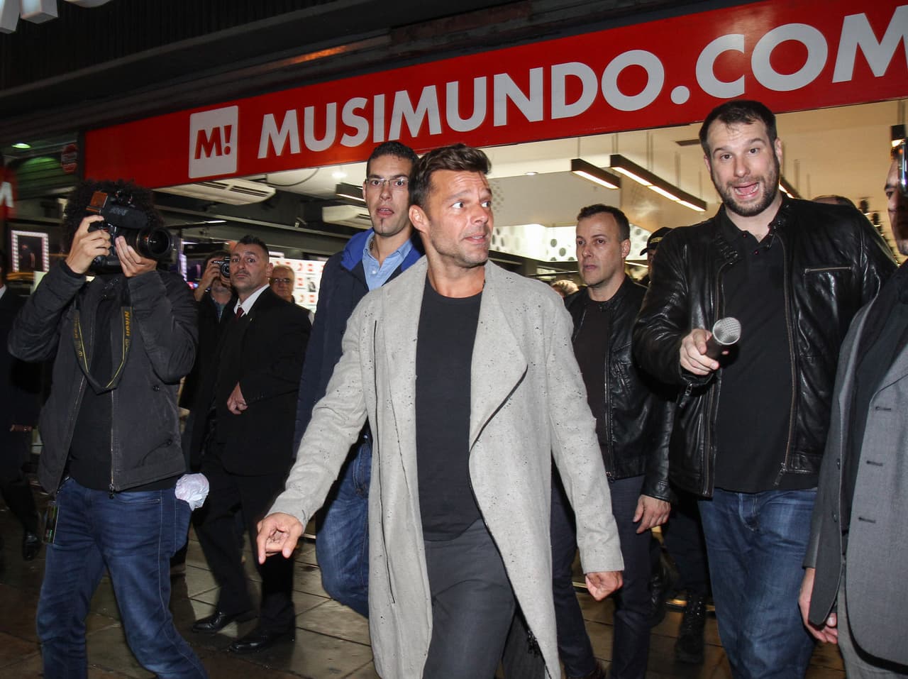 Sin duda alguna, estos niños siempre recibirán el apoyo y amor incondicional de su padre.