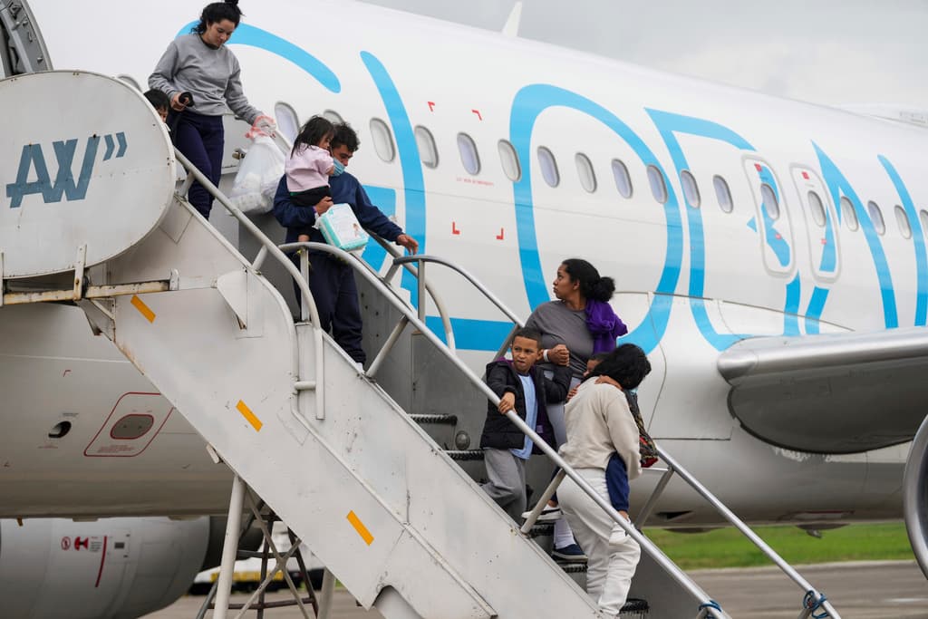 Foto de archivo de migrantes hondureños deportados por Estados Unidos, a su llegada al aeropuerto Ramón Villeda Morales, en San Pedro Sula, el 4 de diciembre de 2024.