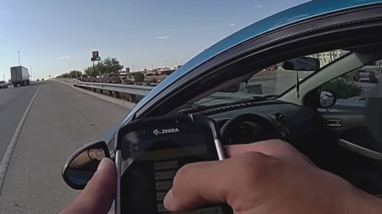 Una parada de tráfico se convierte en aterrador accidente vial en autopista de Texas