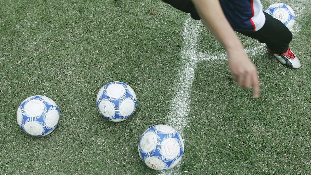 Katy ISD es el único distrito escolar que informó sobre seguir usando mascarillas en sus equipos.