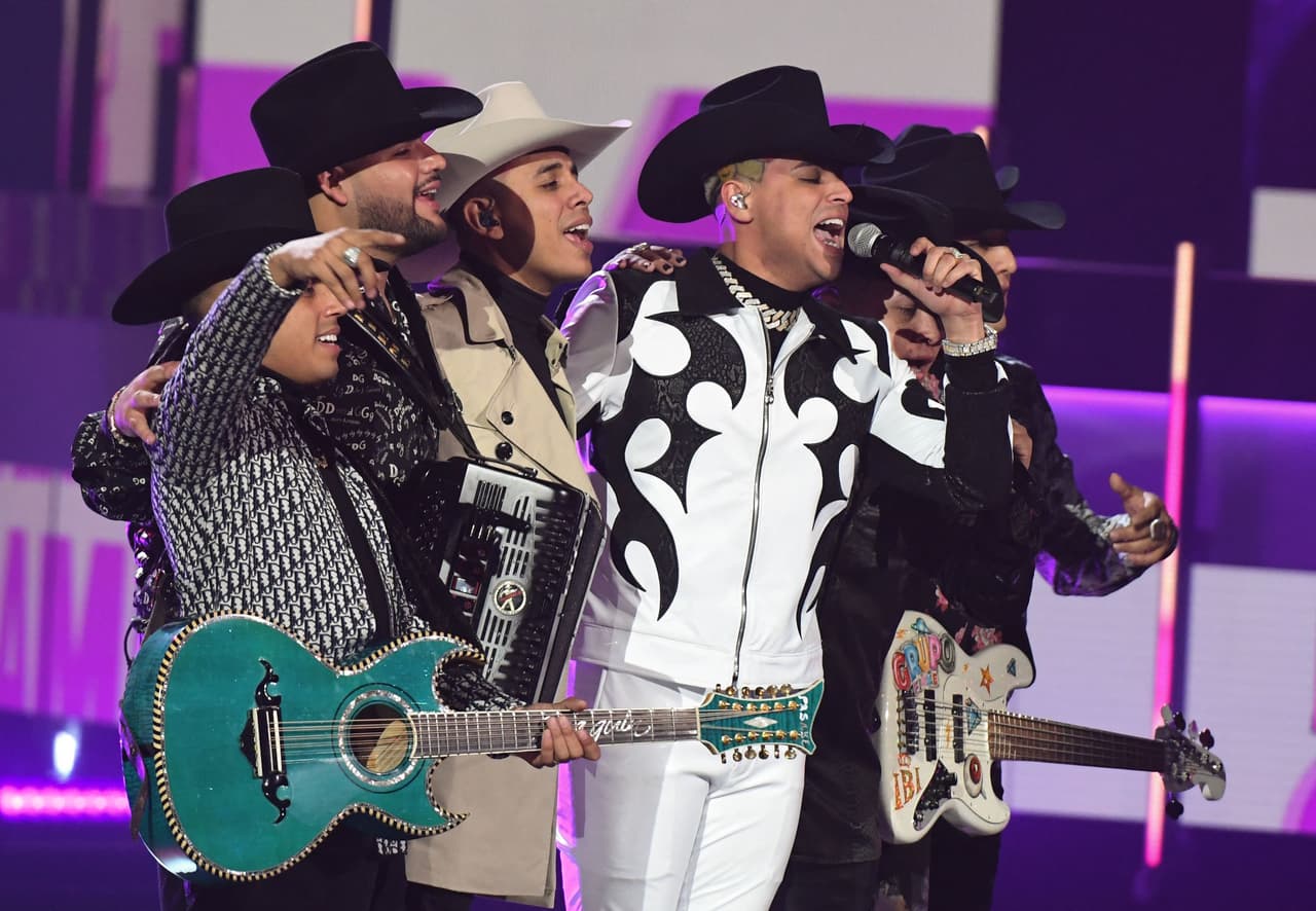 <h2 class="cms-H2-H2">Grupo Firme - 9 nominaciones</h2>
<br>
<br>-Artista Premio Lo Nuestro Del Año
<br>-Canción Del Año
<br>-La Mezcla Perfecta Del Año
<br>-Tour Del Año
<br>-Canción Del Año – Regional Mexicano
<br>-Colaboración Del Año – Regional Mexicano
<br>-Grupo o Dúo Del Año – Regional Mexicano
<br>-Canción Banda Del Año – Regional Mexicano
<br>-Álbum Del Año – Regional Mexicano
<br>