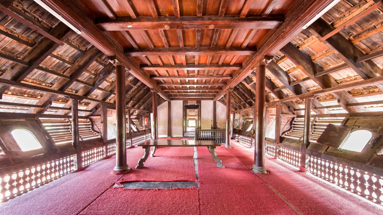 El Vastu Shastra abarca desde la construcción, los materiales, la forma y disposición de los elementos y de cada estancia de un lugar, las circulaciones de energía y la decoración de los lugares.