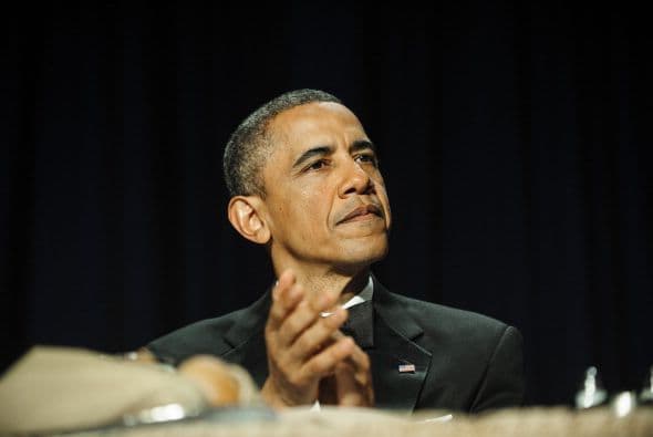 Obama cambió a un tono serio para cerrar su presentación, al mencionar las tragedias recientes en Massachusetts y Texas, y alabando a los estadounidenses de todas las tendencias, desde los rescatistas hasta los periodistas locales, por servir al bien público.