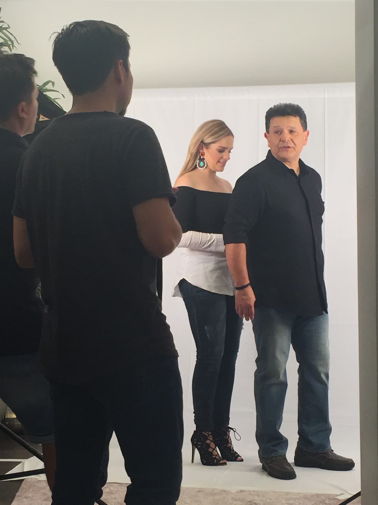 Han sido amigos por muchos años pero ahora, Renzo y Maria Esther comenzarán una aventura al integrar juntos un nuevo show de radio.