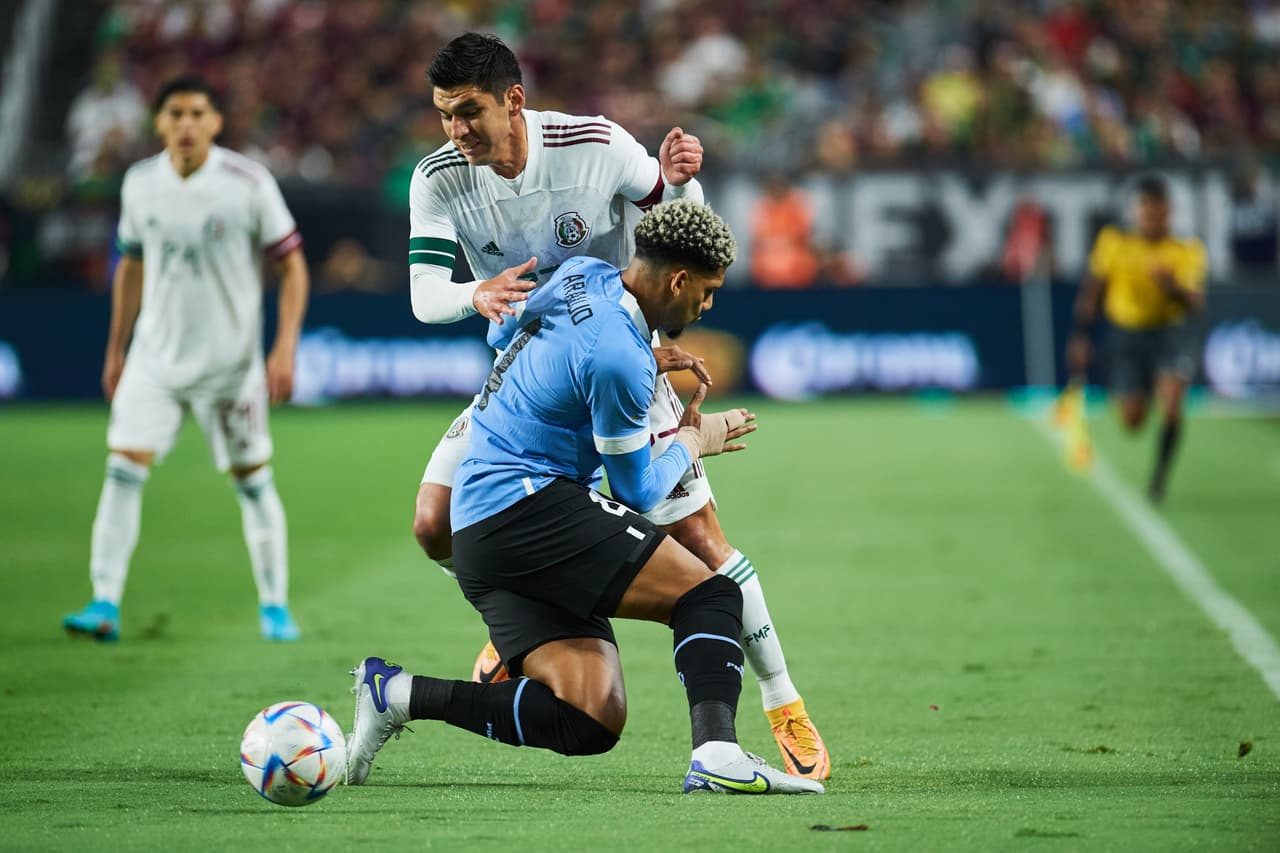 La selección mexicana tuvo uno de sus partidos más oscuros en la era del ‘Tata’ Martino y con doble de Edinson Cavani, Uruguay le pasó por encima a un Tri, que generó dudas, incertidumbre y preocupación a menos de 6 meses de Qatar 2022.