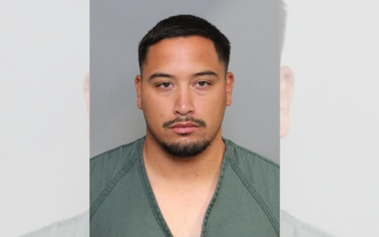 Entrenador de atletismo detenido por acercamiento sexual inapropiado con sus alumnas menores
