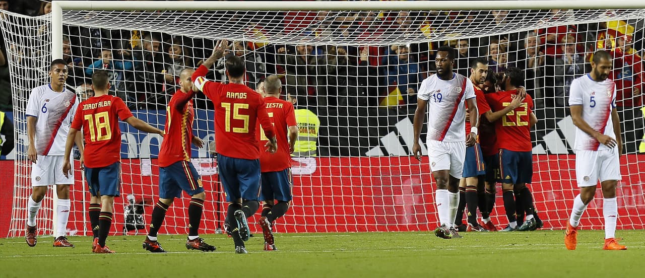 Tras un centro de Silva, cortado por el portero tico, el delantero del Chelsea aprovechó el rebote y la mandó al fondo.
