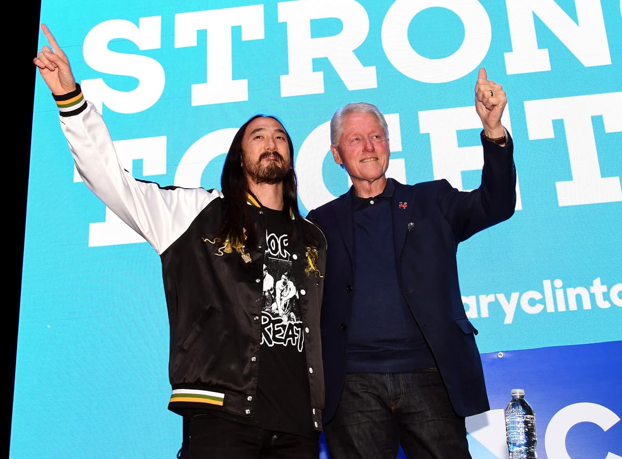 Steva Aoki dio un concierto en Las Vegas el 3 de noviembre. Junto al expresidente de EEUU Bill Clinton, pidió a la gente votar por Hillary Clinton.