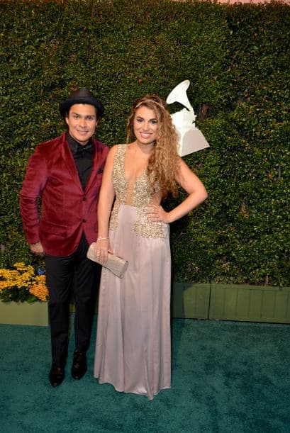 Muchos aprovecharon para gritar su amor a los cuatro vientos. Así lo hicieron estas parejitas que no se despegaron en la alfombra verde de Latin GRAMMY.