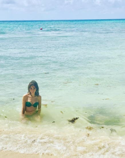 Natalia Téllez aprovechó para tomar largos baños dentro de las cristalinas aguas del mar Caribe, "me van a salir aletas... espero escamas no".