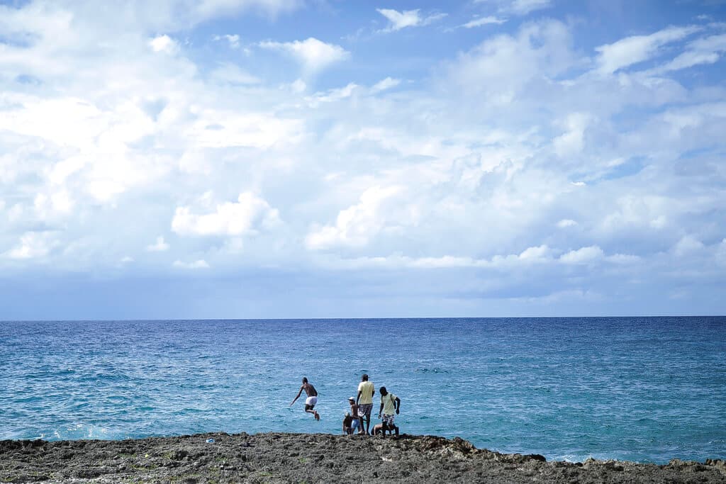 Desaparecen 10 migrantes tras el naufragio de una embarcación en aguas del archipiélago de San Andrés, en Colombia