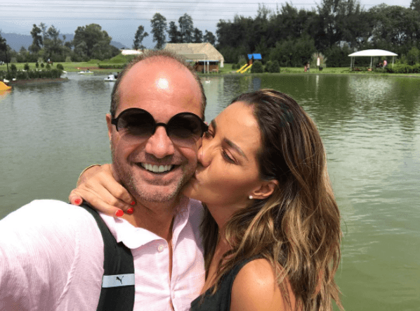 El ahora comentarista deportivo nunca aceptó las acusaciones de la actriz mexicana, actualmente se encuentra casado, alejado de los escándalos y con una bella familia.