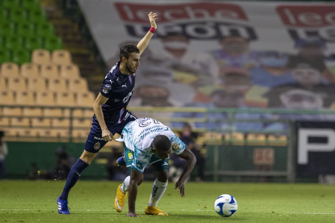 Con goles de Jesús Sánchez, José Macías y Alejandro Mayorga, Chivas vence 1-3 a León de visita y se adueña de los puntos. Chivas avanza hasta la posición número 11 y León se queda en el sótano con la quinceava plaza con cuatro unidades.