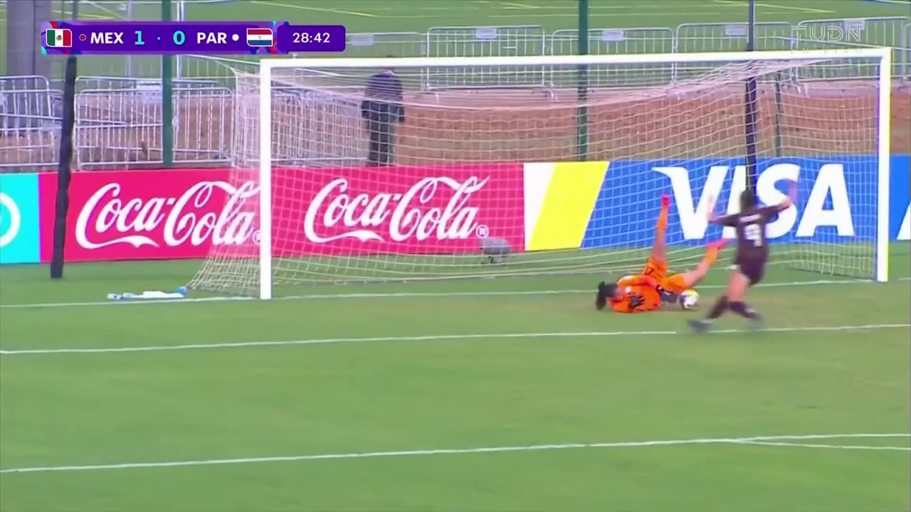 ¡Zurdazo de Miyazato que vuelve a generar peligro! México quiere el segundo gol