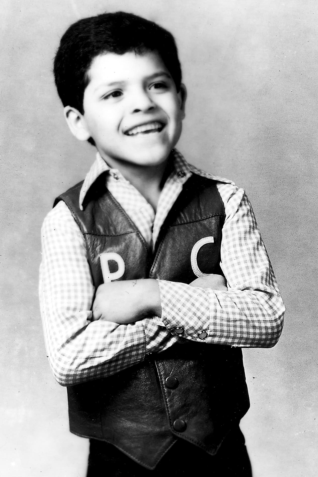 Pedro Fernández comenzó su carrera a los 7 años en la cinta mexicana 'La niña de la mochila azul'.