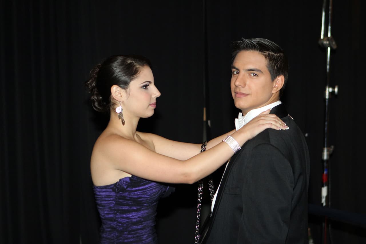 Aquí vemos a Vadhir Derbez ensayando en la final de Mira Quién Baila.