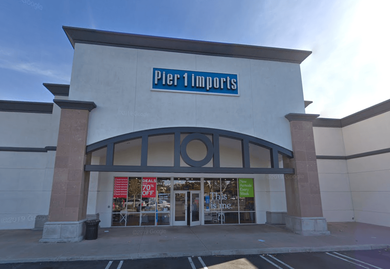 Dirección: 763 S Main Street, Orange.