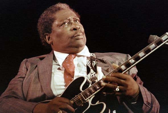 La revista Rolling Stone lo coloca en el puesto número 6 de la lista de los mejores guitarristas de todos los tiempos.