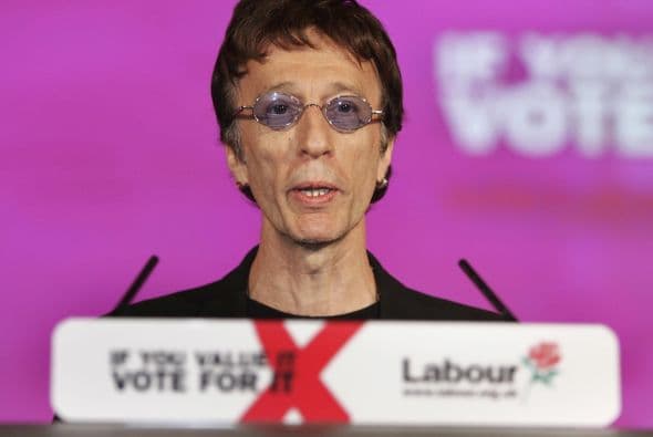 20 de mayo. Robin Gibb, 62 años. Uno de los hermanos Gibb que formó la banda Bee Gees.