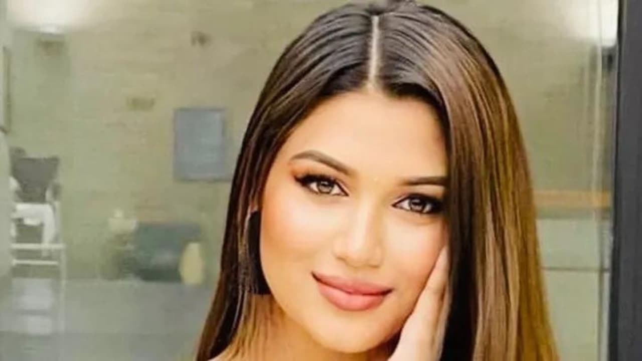 Una joven iba a salir con sus amigos, pero un sujeto la detuvo en la puerta de su casa y frustró sus planes