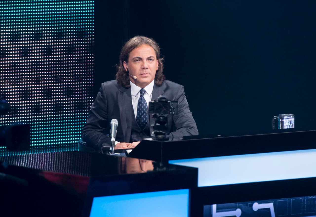 Castro reaccionó y dijo: “Me parece que nada pudo ser más pésimo que tu elección de parar la canción, es lo peor que has hecho en toda la competencia.