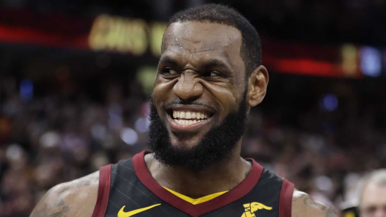 LeBron James anotó 38 puntos para los Cavaliers.