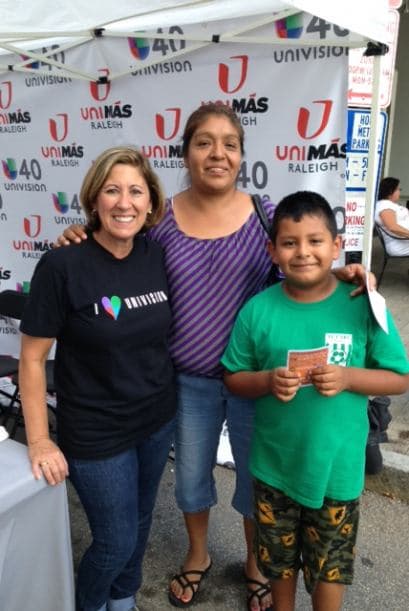Cientos de personas asistieron a la 21º Fiesta del Pueblo este domingo en el centro de Raleigh. Grandes y pequeños pudieron disfrutar junto a Univision 40 de un ambiente lleno de juegos, antojitos, productos y mucho entretenimiento.