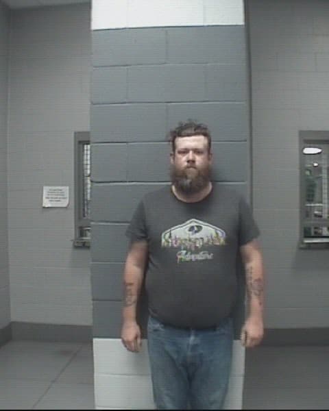 <b>Tucker Pigott</b>, de 29 años de Cumming, acusado de solicitación ilegal, tentación o seducción de un menor y trata de personas con fines laborales o sexuales.