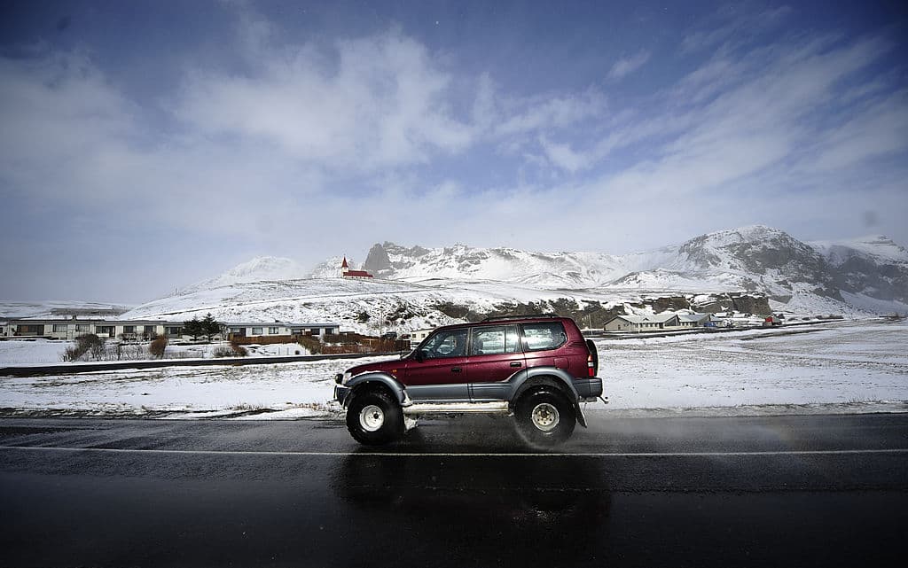 ⬆️ MÁS CARA.
<br>
<b>Lugar 4.- Islandia.</b>
<br>
<br>En el pais localizado al extremo norte del planeta, con solo 366,425 habitantes pagan
<b>$8.591 por galón o $2.270 por litro.</b>