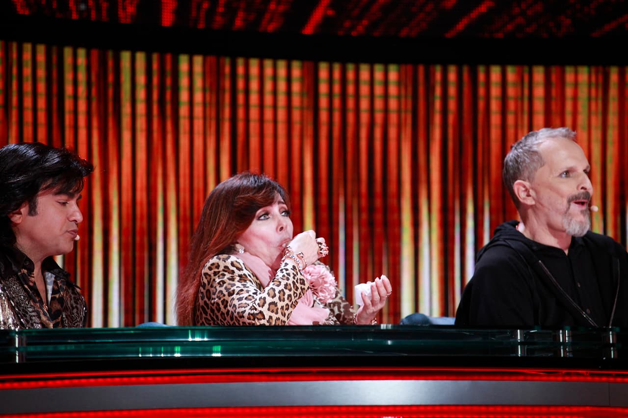 Verónica no podía dejar de disfrutar la torta.