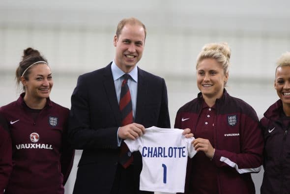 ¡Cómo lo escuchas! La hija de los duques de Cambridge ya es todo un miembro del equipo femenil de fútbol de Inglaterra.