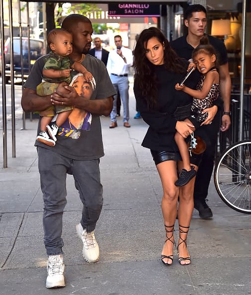 Se trata del cuarto hijo de Kim Kardashian y su marido Kanye West, al que decidieron
<a href="https://www.univision.com/famosos/como-llamara-kim-kardashian-a-su-hijo-fotos">traer al mundo</a> mediante la maternidad subrogada.