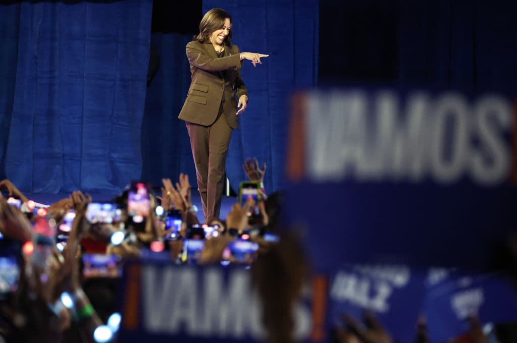 “Hombres con Harris”: la iniciativa de la campaña demócrata para movilizar el voto hispano masculino