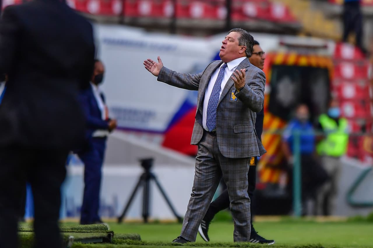 Miguel Herrera no escondió su ira cuando Soteldo se hizo expulsar.