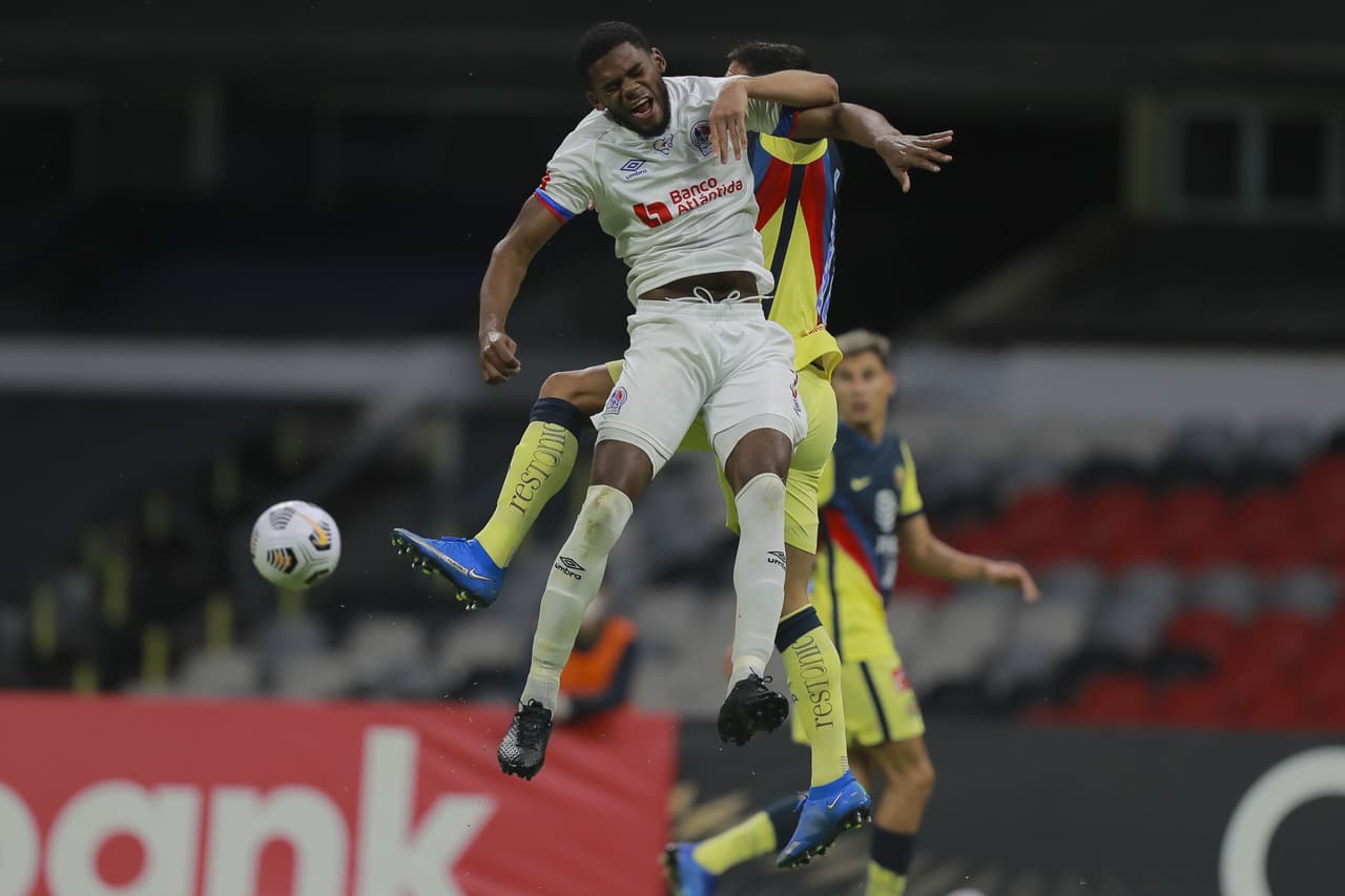 En un duelo lleno de faltas, América cae 0-1 con el Olimpia, pero consiguen su pase a los cuartos de final gracias a la victoria 1-2 del partido pasado en Honduras.