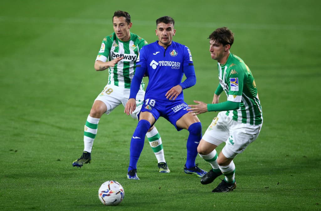 Canales falló un penal hacia los 76’ y el gol no llegaba al Benito Villamarín. Guardado salió al 78’. Hacia el final del duelo, Borja Iglesias (84’) no falló desde el manchón penal. En la siguiente jornada de La Liga, Betis visitará al Cádiz y Getafe recibirá al Valencia.