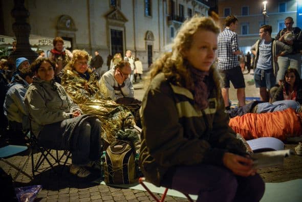 En una “noche blanca” de oración.