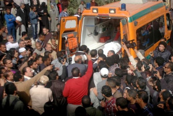 El presidente Mohamed Morsi comparecerá el sábado ante los medios para explicar las conclusiones de la reunión de emergencia que ha mantenido con el Consejo Nacional de Defensa para discutir los disturbios de los dos últimos días en Suez y Port Said.