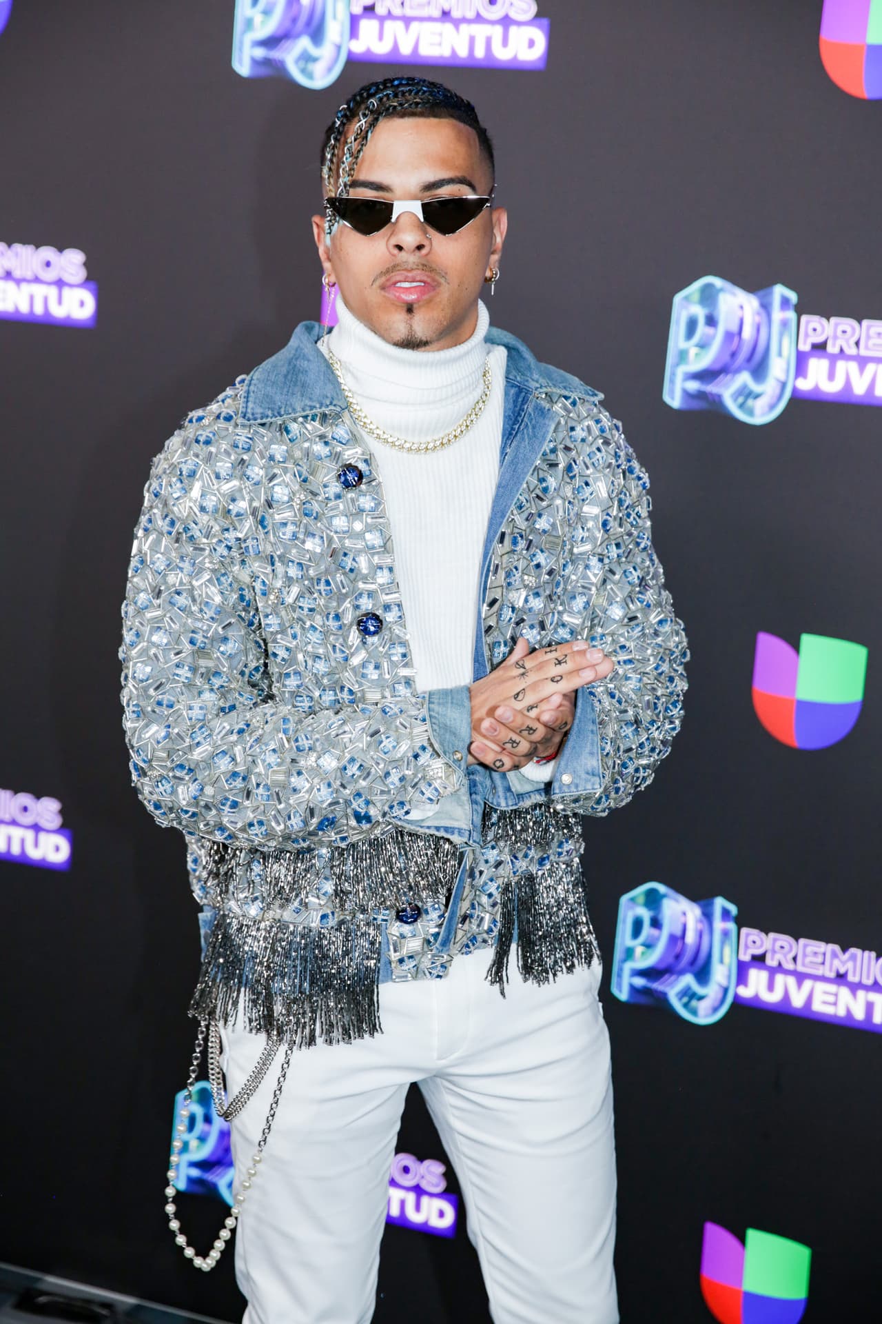 El cantante de música urbana tendrá una aparición sobre el escenario de Premios Juventud.