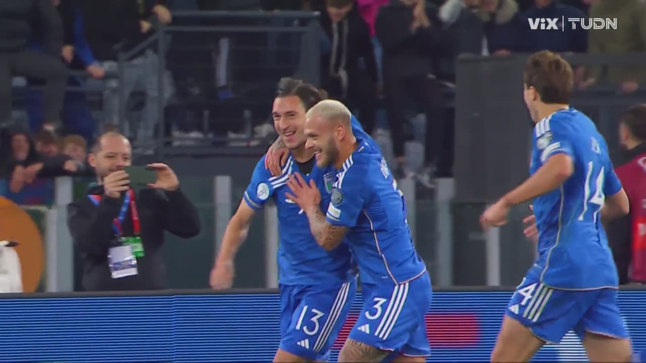 ¡Este si cuenta! Darmian aparece para marcar el 1-0 de cabeza