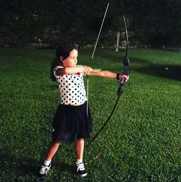 El deporte favorito de María, la hija pequeña de Lisardo, es el tiro con flecha. Esperemos que pronto sea toda una profesional.