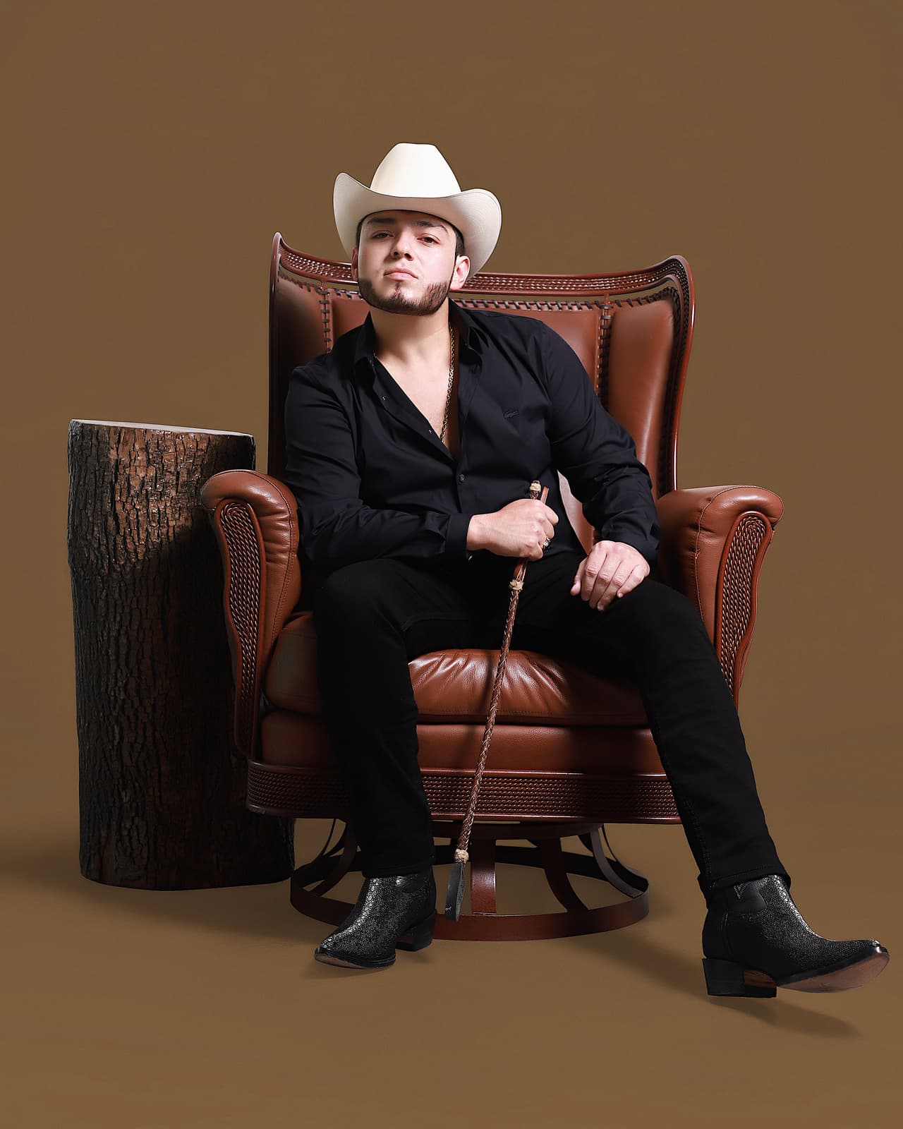 Las categorías Canción Del Año - Regional Mexicano, Colaboración Del Año – Regional Mexicano y Canción Banda Del Año – Regional Mexicano, las tres por el tema 'Yo Ya No Vuelvo Contigo' (En Vivo), interpretado junto a Grupo Firme, fueron las estatuillas que ganó.