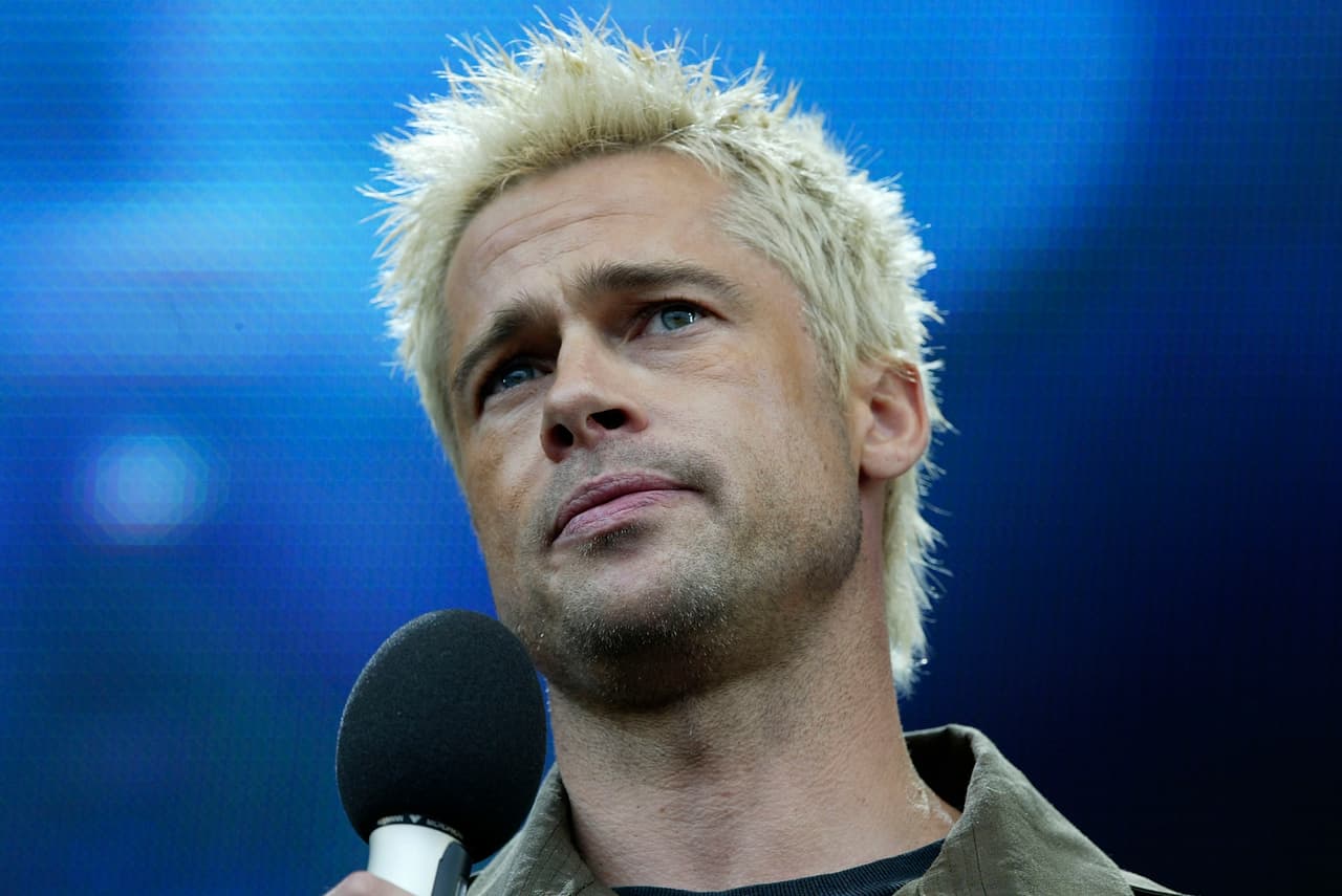 Brad Pitt no ha tenido la misma fuerza que demostró al separarse de Jennifer Aniston, cuando presumió hasta un color de cabello distinto.