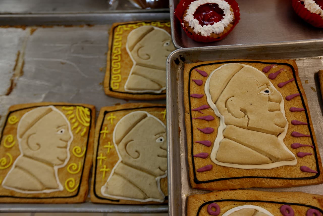 Pan horneado con la cara de Francisco en Morelia, Michoacán.