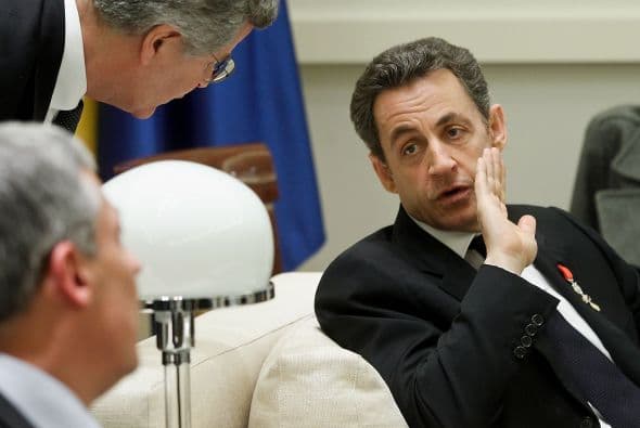 Moody's mencionó la fortaleza general de la economía gala al justificar su decisión pero advirtió que las perspectivas de crecimiento presentan "riesgos para los planes de consolidación fiscal del gobierno francés".